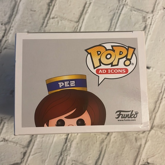 Funko Pop! Ad Icons Pez Girl Brunette #80 Vinyl Figure in Box - Picture 2 of 4